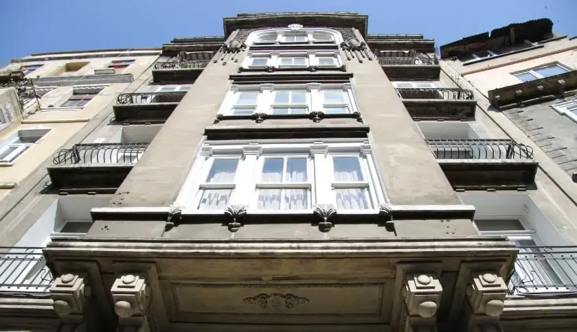 Problemas elétricos frequentes em apartamentos antigos
